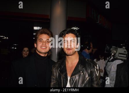 BOYS CLUB Gene Hunt and Joe Pasquale f7716 Credit: Ralph Dominguez/MediaPunch Stock Photo