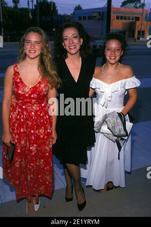 DIXIE CARTER WITH DAUGHTERS MARY DIXIE CARTER AND GINNA CARTER 1987  Credit: Ralph Dominguez/MediaPunch Stock Photo