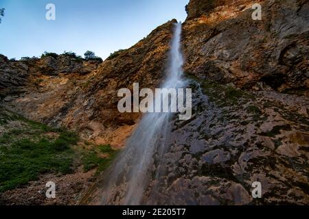 The picturesque waterfall Rinka falls from a steep ledge. Slovenia, Logarska Dolina, summer 2020 Stock Photo
