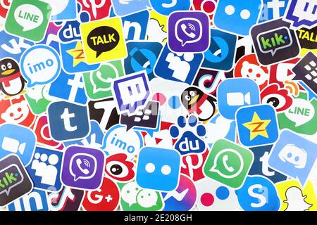 KHARKOV, UKRAINE - DECEMBER 26, 2020: Paper logos of most popular social networks and mobile messengers on wooden background. Facebook instagram youtu Stock Photo