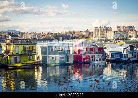 Quaint, floating houseboats in Fisherman's Wharf in Victoria, British Columbia, Canada. Stock Photo