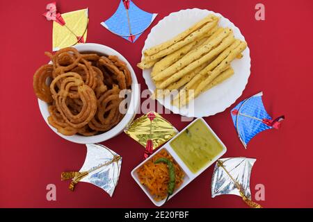 Popular Gujarati cuisine Jalebi Fafda with raw papaya chutney, kadhi and green chilly served during Indian kite festival of Uttarayan in gujarat. Deco Stock Photo