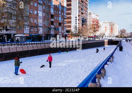 People in the street where it is very difficult to circulate cars. The day after Filomena heavy snowfall. Madrid, Spain Stock Photo