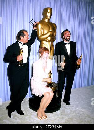 jack-nicholson-and-shirley-maclaine-at-the-56th-academy-awards-on-april