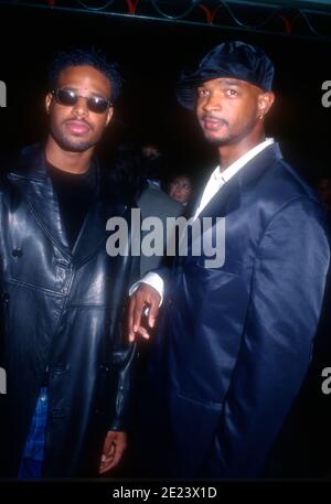 Los Angeles, California, USA 1st May 1996 (L-R) Actor Shawn Wayans and brother actor Damon Wayans attend 20th Century Fox Premiere of 'The Great White Hype' at Mann's Chinese Theatre on May 1, 1996 in Los Angeles, California, USA. Photo by Barry King/Alamy Stock Photo Stock Photo