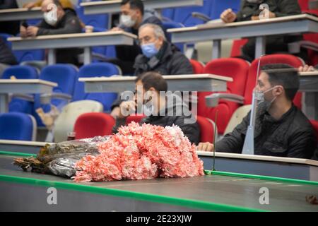 (210112) -- ISTANBUL, Jan. 12, 2021 (Xinhua) -- Vendors select flowers at a flower auction and trading center in Istanbul, Turkey on Jan 11, 2021. Turkey's flower sector representatives said Monday that the industry eyes becoming a production and marketing hub in the post-pandemic era with expanding export figures. Turkey succeeded to export flowers worth 107 million U.S. dollars to more than 80 countries in 2020 despite the challenging conditions of the COVID-19 pandemic, according to the latest sectoral figures. TO GO WITH 'Roundup: Turkey's flower sector eyes becoming production hub Stock Photo