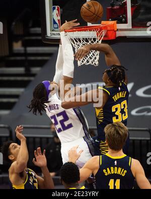 Sacramento, CA, USA. 11th Jan, 2021. Sacramento Kings center Richaun Holmes (22) tips ball in over Indiana Pacers center Myles Turner (33) during a game at the Golden 1 Center on Monday, Jan 11, 2021 in Sacramento. Credit: Paul Kitagaki Jr./ZUMA Wire/Alamy Live News Stock Photo