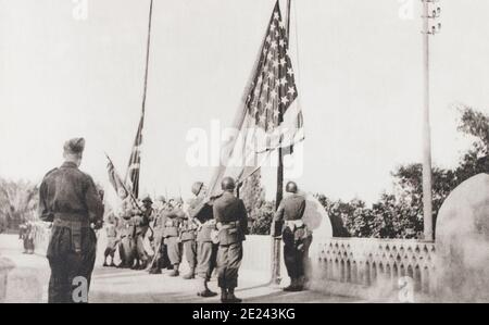 The American and British armies disembark in North Africa. The 'Old Glory' is raised on the American headquarters in Algiers (November 1942). Stock Photo