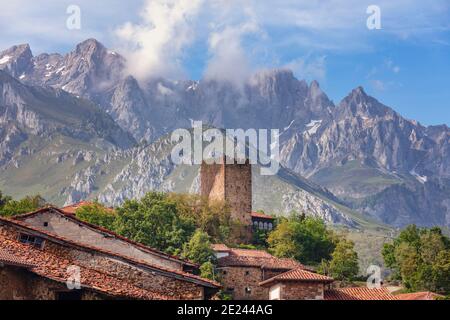 13th century Tower of Pedro Ruiz de Mogrovejo, Mogroveja, Cantabria, Spain Stock Photo