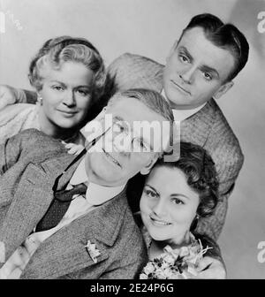 ROSEMARY DeCAMP WALTER HUSTON JAMES CAGNEY and JEANNE CAGNEY Portrait as The Four Cohans in YANKEE DOODLE DANDY 1942 director MICHAEL CURTIZ Warner Bros. Stock Photo