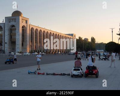 Ala Too square in the city center. The capital Bishkek located in the foothills of Tien Shan. Asia, Central Asia, Kyrgyzstan Stock Photo