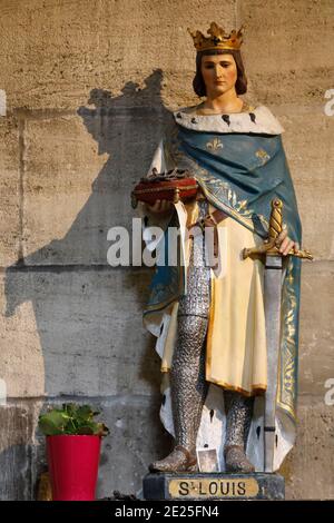 Poissy collegiate church. Statue of Saint Louis Stock Photo - Alamy