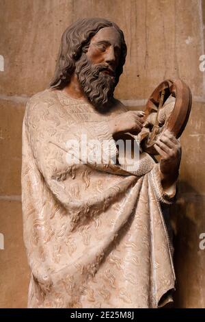 Poissy collegiate church. Statue of Saint Louis Stock Photo - Alamy