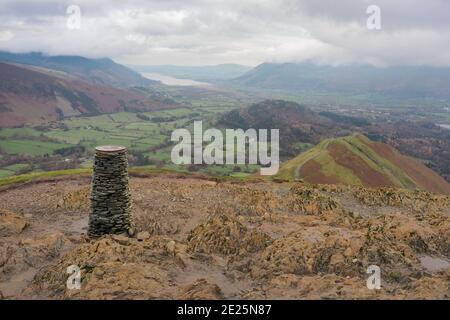 Trig point on Cat Bells with Skelgill Bank and Bassenthwaite Lake, Lake District Stock Photo