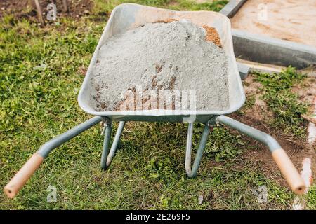 Laying paving slabs on deals sand and cement