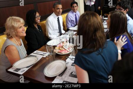 U.S. President Barack Obama (3rd L) chats with campaign volunteers during a lunch at Ted's Bulletin in Washington, D.C., USA on August 10, 2011. Obama had lunch with campaign volunteers who were selected based on essays they wrote about organizing. Photo by Alex Wong/Pool/ABACAPRESS.COM Stock Photo