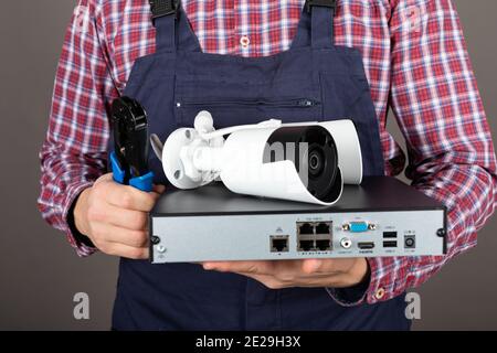Close up picture of electricians hands holding surveillance camera kit Stock Photo