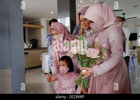 A bride and her family before the wedding ceremony begin. Stock Photo