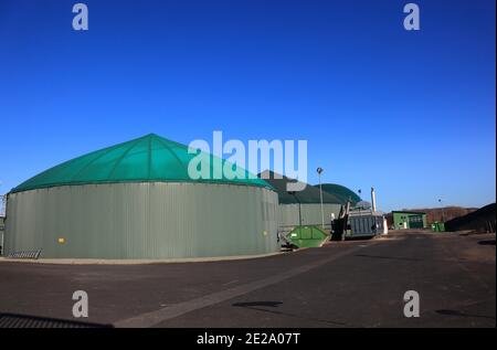 Biogas production in rural Germany  /  Biogasanlage, Erzeugung von Biogas durch Vergärung von Biomasse, Deutschland