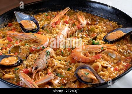 Big Wok Pan of Spanish Seafood Paella with Mussels, Shrimps and Vegetables  Stock Image - Image of fresh, green: 157899027