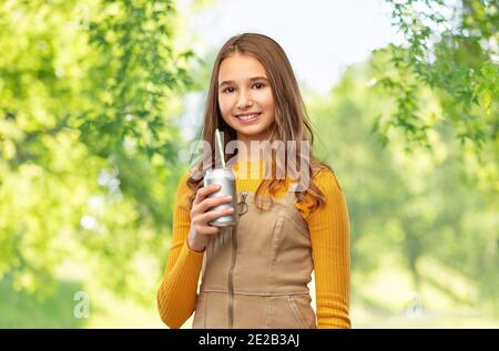 https://l450v.alamy.com/450v/2e2b3aj/happy-teenage-girl-drinking-soda-from-can-2e2b3aj.jpg