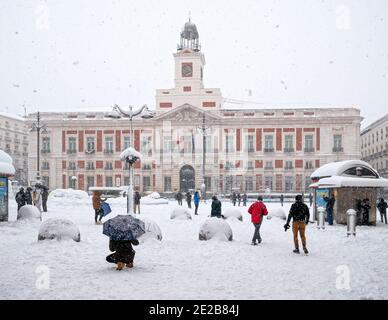 Puerta del Sol nevada. Madrid. España Stock Photo