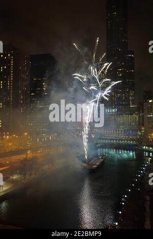 Fireworks on the Chicago River on New Year's Eve Stock Photo - Alamy