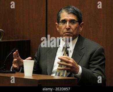 Dr. Paul White, an anesthesiologist and propofol expert, testifies during the final stage of Dr. Conrad Murray's defense case in the involuntary manslaughter trial in the death of singer Michael Jackson at the Los Angeles Superior Court in Los Angeles, CA, USA on 28 October 2011. Murray has pleaded not guilty and faces four years in prison and the loss of his medical licenses if convicted of involuntary manslaughter in Michael Jackson's death. Photo by Paul Buck/Pool/ABACAPRESS.COM Stock Photo