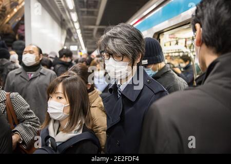 Kawasaki, Japan. 13th Jan, 2021. Commuters exit a JR (Japan Railways Group) train in Kawasaki Station. Credit: SOPA Images Limited/Alamy Live News Stock Photo