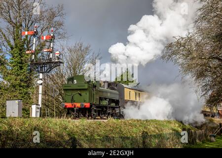 GWR '1366' class 0-6-0 No. 1369 departs Buckfastleigh on the South Devon Railway Stock Photo