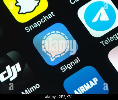Signal app icon on Apple iPhone screen. Signal is an encrypted messaging service developed by the Signal Foundation and Signal Messenger. Stock Photo