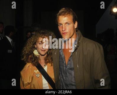 Woody Harrelson And Carol Kane 1986 Credit: Ralph Dominguez/MediaPunch Stock Photo