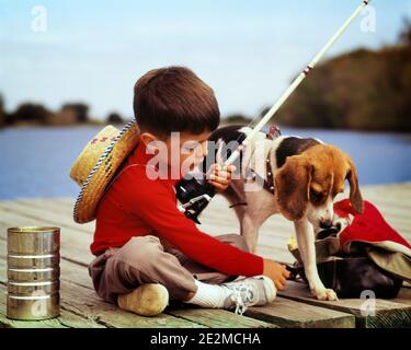 1950s 1960s YOUNG BOY WEARING RED SHIRT STRAW HAT TOGETHER WITH PET BEAGLE DOG SITTING BY BIG TIN CAN OF BAIT FISHING OFF DOCK - ka1820 GRD001 HARS 1 JUVENILE FRIEND BEST TIN FISHERMAN RURAL COPY SPACE FRIENDSHIP HALF-LENGTH DOCK MALES PETS PIER HAPPINESS MAMMALS ADVENTURE BEAGLE LEISURE AND CANINES RECREATION BY OF BEAGLES CONNECTION BESIDE CURIOUS FRIENDLY ANGLING PATIENCE CANINE JUVENILES MAMMAL TOGETHERNESS WORMS BAIT CAUCASIAN ETHNICITY OLD FASHIONED Stock Photo