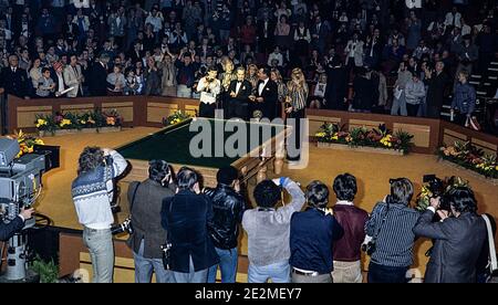 LONDON - ENGLAND 22/29 JAN 84. Jimmy White receives the winners trophy at the Benson & Hedges Masters snooker tournament at the Wembley Conference Cen Stock Photo