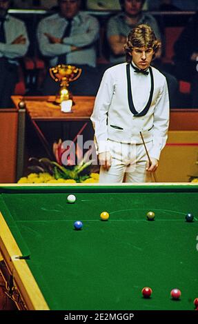 LONDON - ENGLAND 22/29 JAN 84. Kirk Stevens competing in the Benson & Hedges Masters snooker tournament at the Wembley Conference Centre on the 22/29 Stock Photo