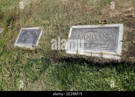 Chatsworth, California, USA 14th January 2021 A general view of actor Glenn Langan and actress Adele Jergens Graves at Oakwood Memorial Park and Cemetery on January 14, 2021 in Chatsworth, California, USA. Photo by Barry King/Alamy Stock Photo Stock Photo