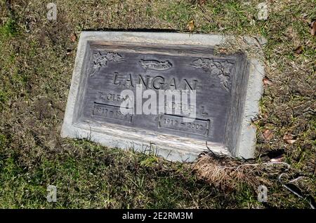 Chatsworth, California, USA 14th January 2021 A general view of actor Glenn Langan and actress Adele Jergens Graves at Oakwood Memorial Park and Cemetery on January 14, 2021 in Chatsworth, California, USA. Photo by Barry King/Alamy Stock Photo Stock Photo