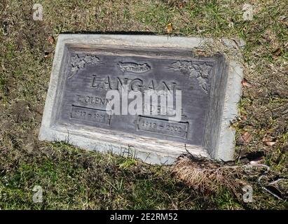 Chatsworth, California, USA 14th January 2021 A general view of actor Glenn Langan and actress Adele Jergens Graves at Oakwood Memorial Park and Cemetery on January 14, 2021 in Chatsworth, California, USA. Photo by Barry King/Alamy Stock Photo Stock Photo