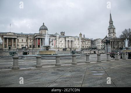 WESTMINSTER  LONDON, UK  15 January 2021. Trafalgar Square is deserted  during the third national lockdown.  The government has advised members of the public to stay at home and only leave for essential business in order to stop the spread of the new sar-2 covid variant and coronavirus infections. Credit: amer ghazzal/Alamy Live News Stock Photo