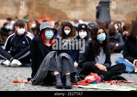 Rome, Italy. 15th Jan, 2021. Sit in of the Italian students in Piazza del Popolo to ask for the reopening of the School, that was closed by the Government due to the Covid-19 pandemic. Rome(Italy), January 15th 2021 Photo Samantha Zucchi/Insidefoto Credit: insidefoto srl/Alamy Live News Stock Photo