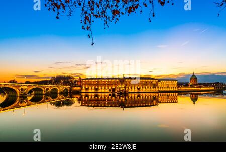 The Pont Neuf, the Hôtel-Dieu and the hospital de la Grave, reflecting in the Garonne, at sunset, in Toulouse, in Haute Garonne, in Occitanie, France Stock Photo