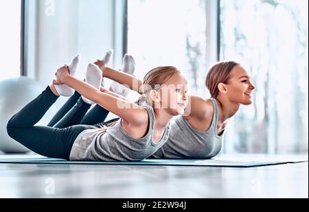 Half bow pose hi-res stock photography and images - Alamy