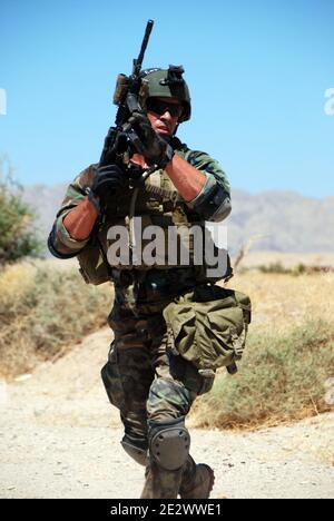 Static Line Jumpmaster Command Screening Checklist A student of the U.S. Army Special Operations Command static line ...