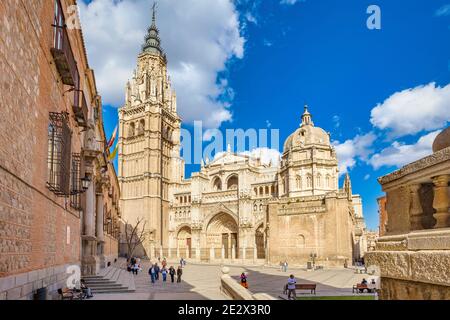 Town square and the landmark, medieval Toledo Cathedral in Toledo, Spain (Catedral Primada Santa María de Toledo) Stock Photo