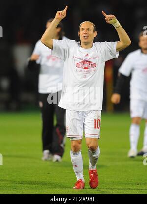 Bayern Munich's Arjen Robben celebrates after winning the UEFA Champions League Semi-Final Soccer match, second Leg, Olympique Lyonnais vs FC Bayern Munich at Gerl and stadium in Lyon, France on April 27, 2010. Bayern Munich won 3-0. Photo by Christian Liewig/ABACAPRESS.COM Stock Photo