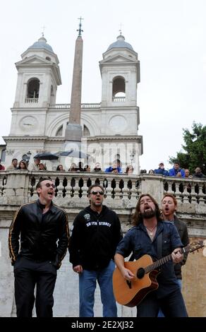 Actors of the movie 'Robin Hood' Russell Crowe (2nd L), Kevin Durand (L), Scott Grimes and Alan Doyle (R) play rock'n roll during an impromptu performance in Rome's Trinita' dei Monti steps (Spanish Steps), Italy on May 15, 2010. Crowe arrived in Rome a decade after starring in the title role of the movie 'Gladiator'. He is fresh off the Cannes film festival where he presented his new movie 'Robin Hood,' directed by Ridley Scott. Photo by Eric Vandeville/ABACAPRESS.COM Stock Photo