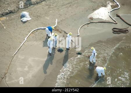 Exclusive Coverage - Aerial view of Workers contracted by BP May 24, 2010 in Elmer Island Louisiana. BP officials indicated on Saturday that the latest attempt to plug the source of the worst oil spill in U.S. history still hasn't been successful. Photo by Richard Shephard /ABACAPRESS.COM Please agree fees prior to usage. Stock Photo