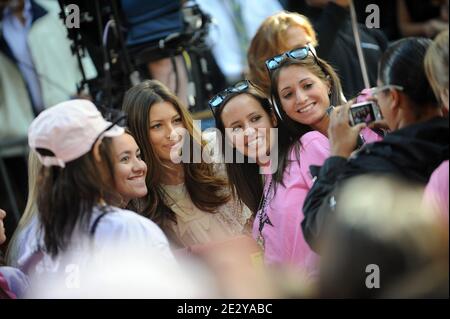 'Jessica Biel poses with fans as she attends Christina Aguilera's live performance on NBC's ''Today'' show concert series, held at the NBC studios at Rockefeller Center in New York City, NY, USA on June 08, 2010. Photo by Mehdi Taamallah/ABACAPRESS.COM (Pictured: Jessica Biel)' Stock Photo