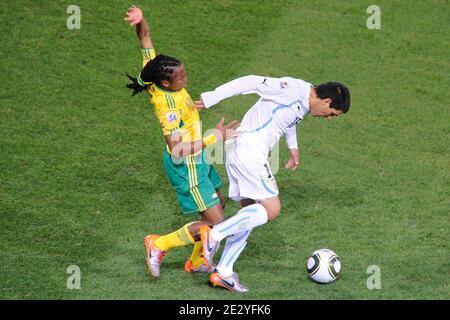 Uruguay's Diego Perez battles for the ball with South Africa's Steven Pienaar during the 2010 FIFA World Cup South Africa Soccer match, group A, South Africa vs Uruguay at Loftus Versfeld football stadium in Pretoria, South Africa on June 16, 2010. Uruguay won 3-0. Photo by Henri Szwarc/ABACAPRESS.COM Stock Photo