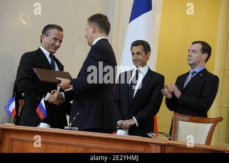 President and CEO of Veolia Environement Henri Proglio greets Rosatom CEO Serguei Kirienko as Russian President Dmitry Medvedev and French President Nicolas Sarkozy look at them during a signing ceremony after the end of the annual International Economic Forum in St. Petersburg, Russia on June 19, 2010. Photo by Elodie Gregoire/ABACAPRESS.COM Stock Photo